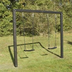 NORDIC PLAY Gyngestativ Alma Sort Grundmalet Inkl. 2 Sorte Gynger