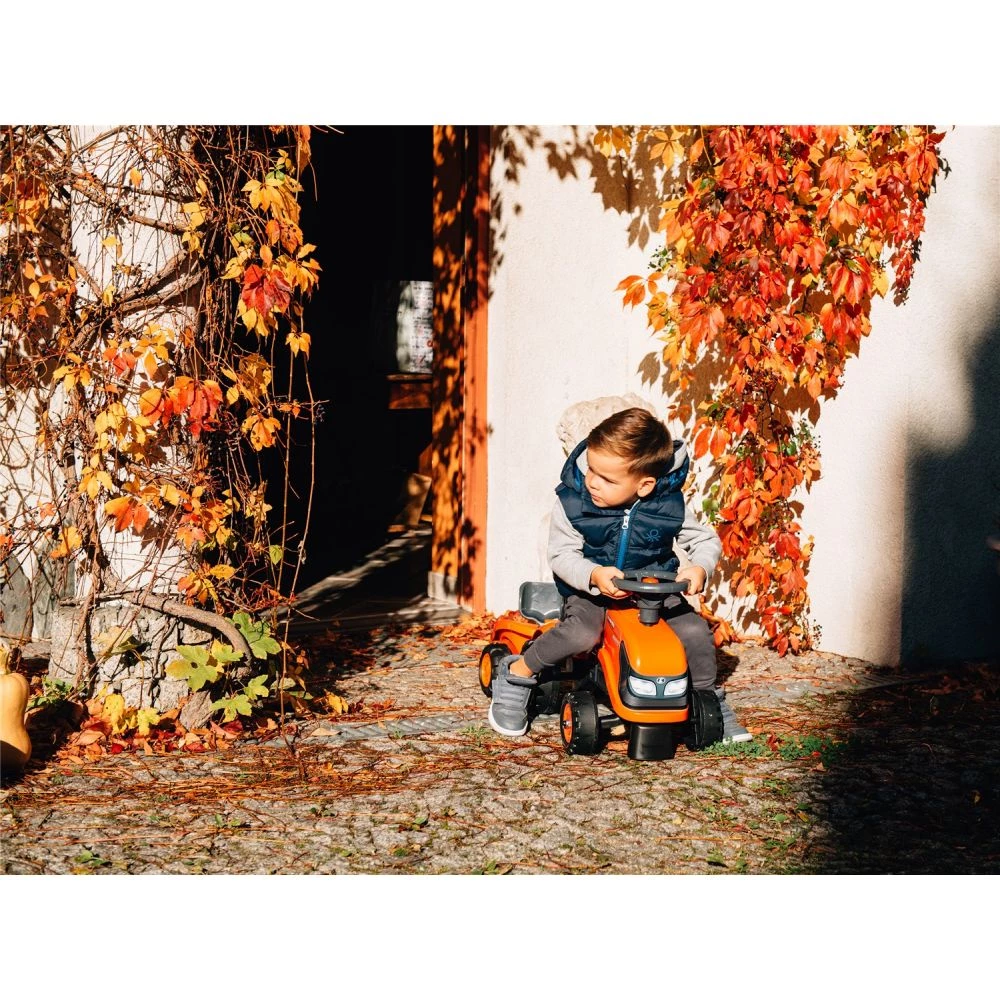 FALK Baby Kubota Ride-on Traktor Med Trailer, Rive Og Skovl 3 FALK Baby Kubota Ride-on Traktor Med Trailer, Rive Og Skovl - Billede 3